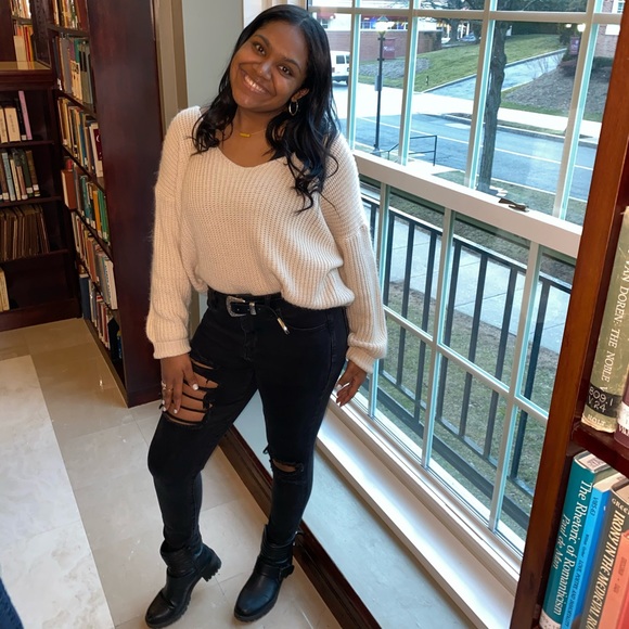 Meet your Posher! - Picture 2 of 2